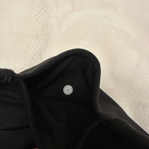 Lululemon legging with meshed calf size 4 - Picture 6 of 6